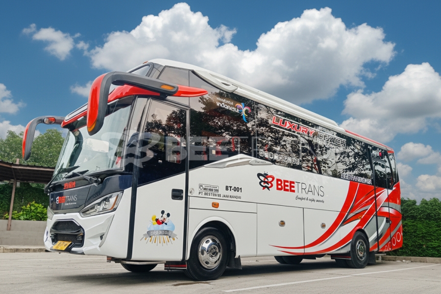 Eksplorasi Ombak Selatan! Dani dan Rombongan Surfing Trip Jakarta-Cilacap dengan 1 Unit Medium Bus Beetrans