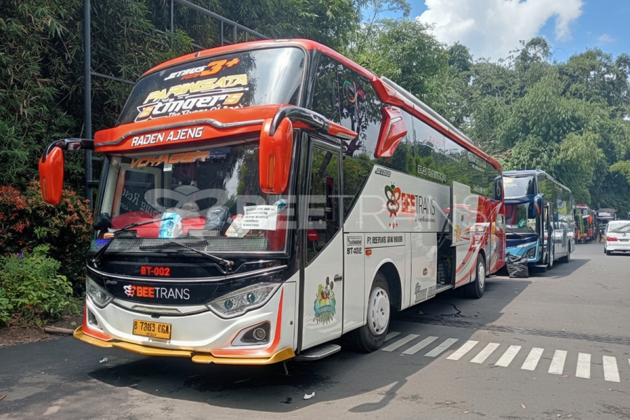 Jelajahi Pesona Dusun Bambu Lembang: Sewa Big Bus 50 Seats BeeTrans untuk Rombongan Anda