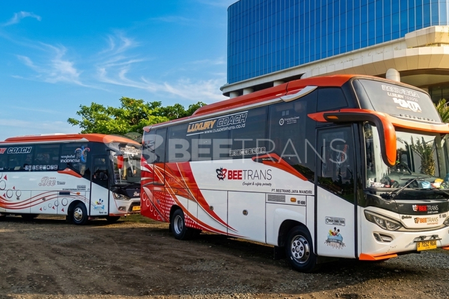 Serunya Piknik Rombongan ke Ragunan Bareng 2 Unit Medium Bus Beetrans
